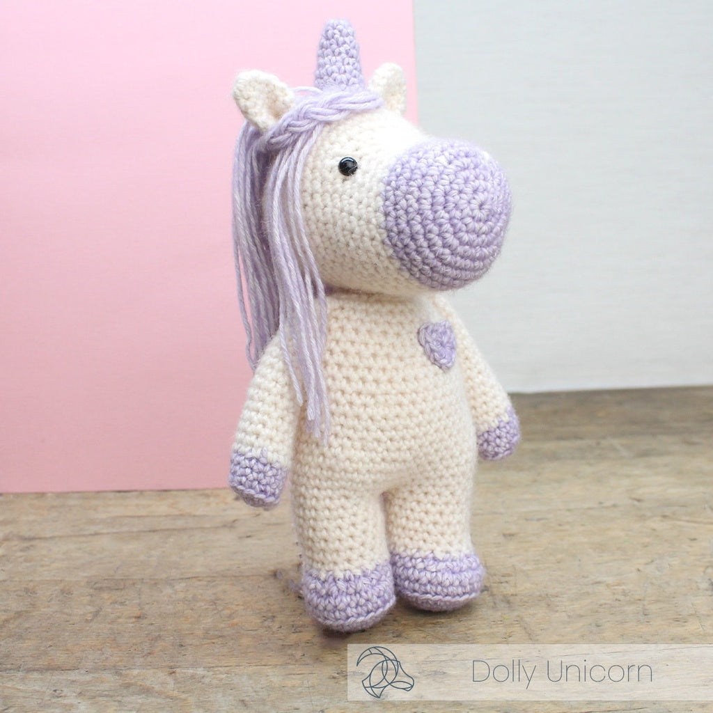 Hardicraft Häkelset Dolly Einhorn in der Verpackung