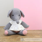 Hardicraft Häkelset Olga Elefant mit Verpackung und fertiger Amigurumi-Figur